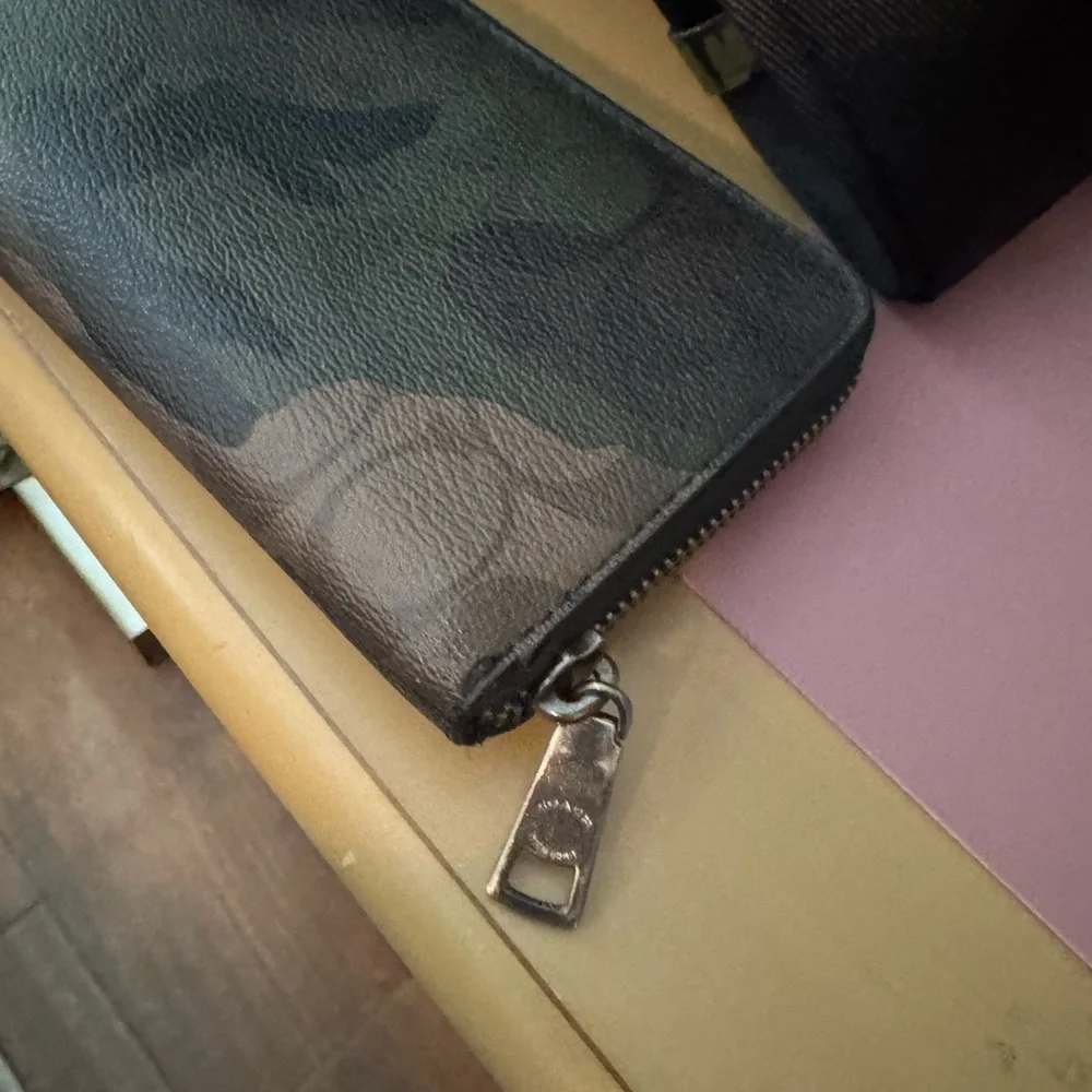 Coach Camouflage Messenger Bag and Coach Zippy Wallet - Picture 10 of 15